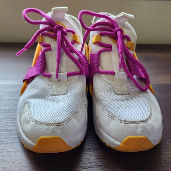 Nike Air Huarache Sneakers gently used - Picture 2 of 10